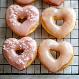 Donas glaseadas con forma de corazon